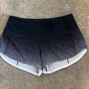 Lululemon speed up short in cute print!
